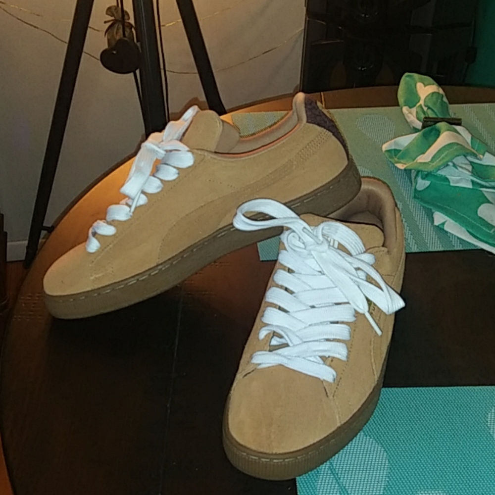 Sneakers - Picture 2 of 4
